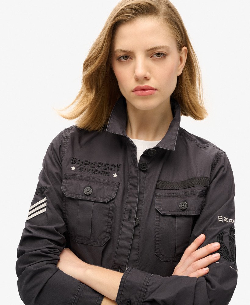 camisa militar em blackboard