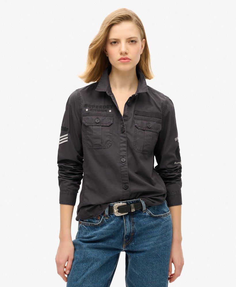 camisa militar em blackboard