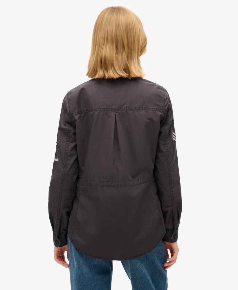camisa militar em blackboard