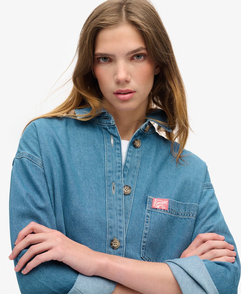 sobretudo jeans em lavagem azul vintage