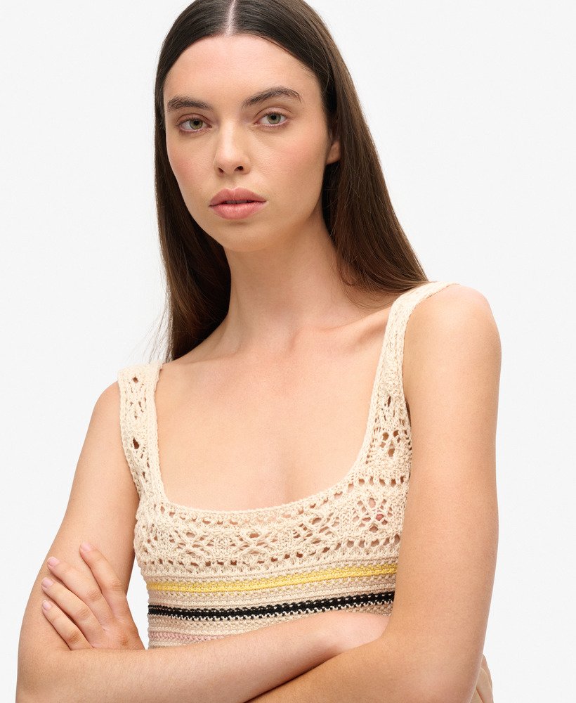 top cropped de crochê com amarração nas costas em mini listras cor creme.