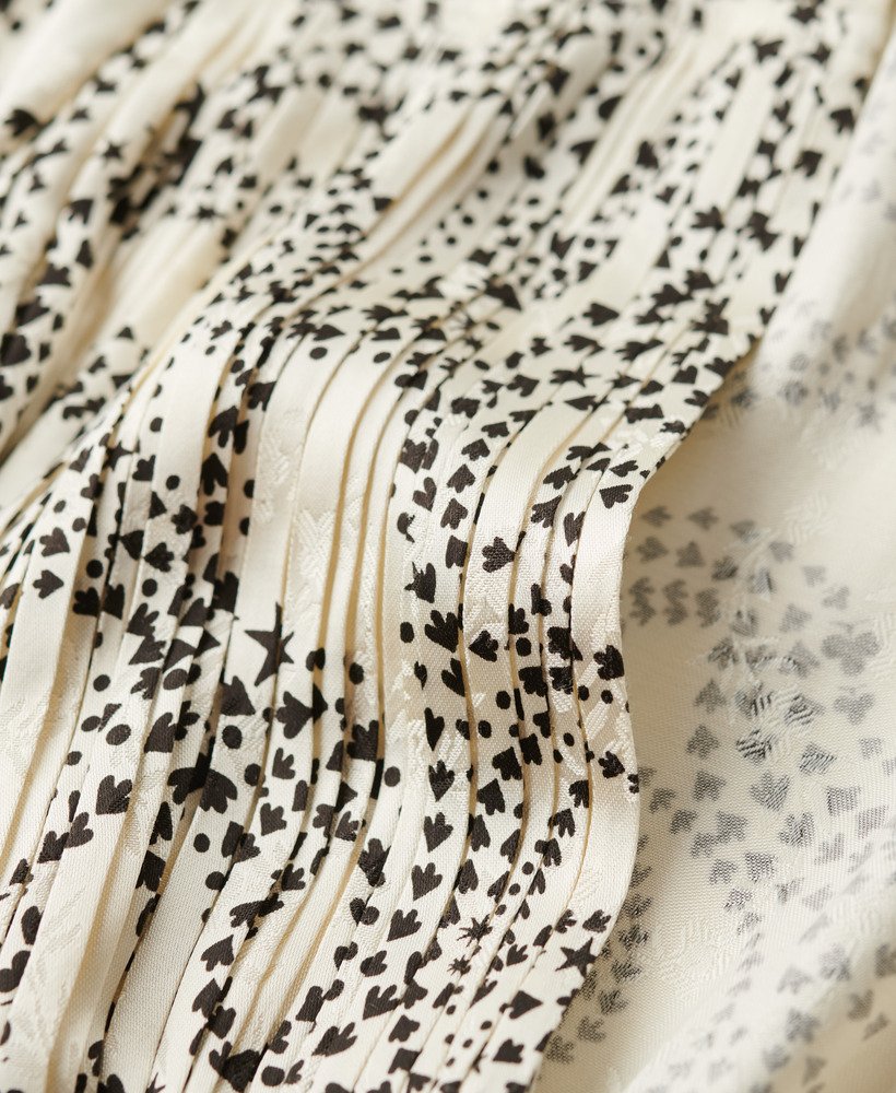 blusa plissada estilo anos 70 em tecido plano com estampa paisley de trevo.