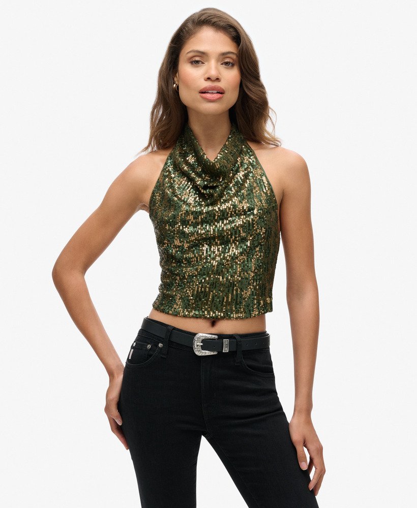 top com decote halter e drapeado em lantejoulas verdes e douradas.