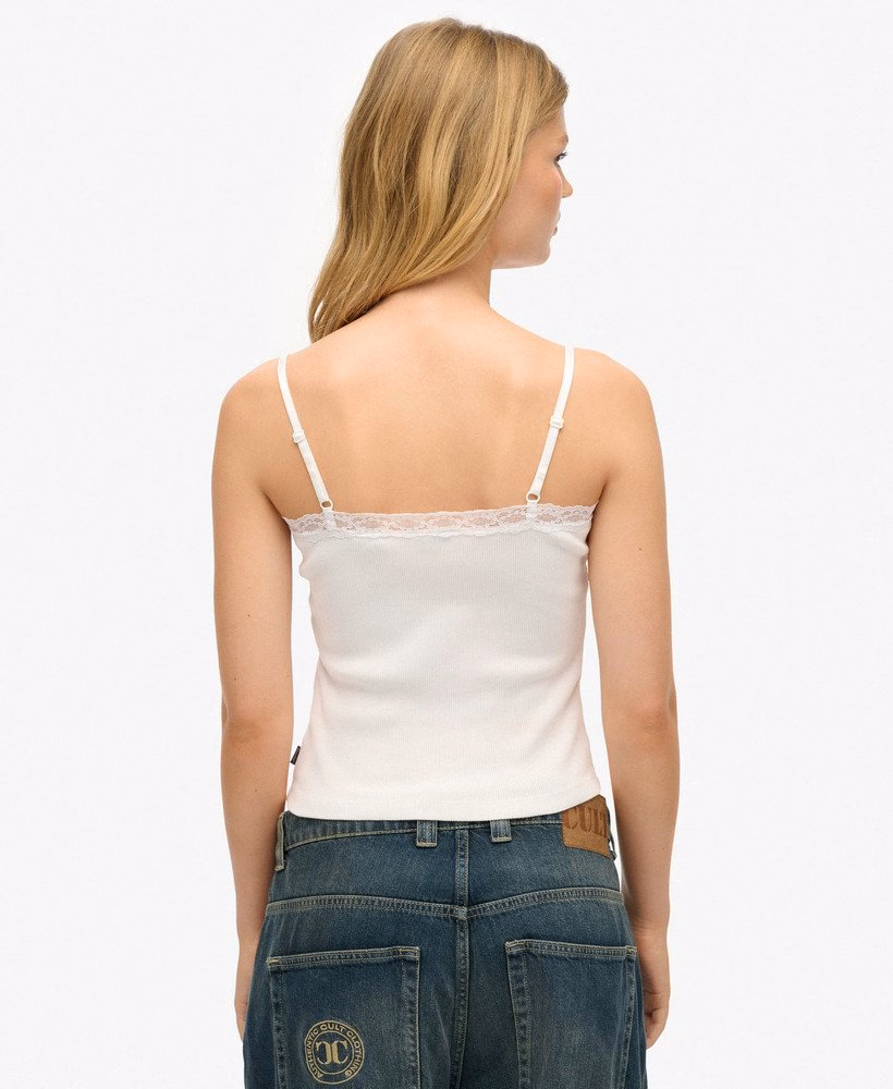 Blusa regata essencial com detalhes em renda