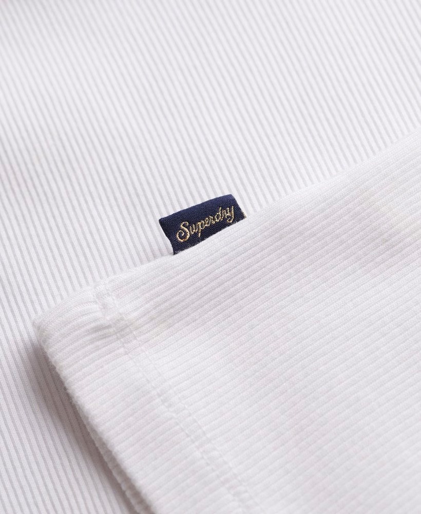 Blusa regata essencial com detalhes em renda