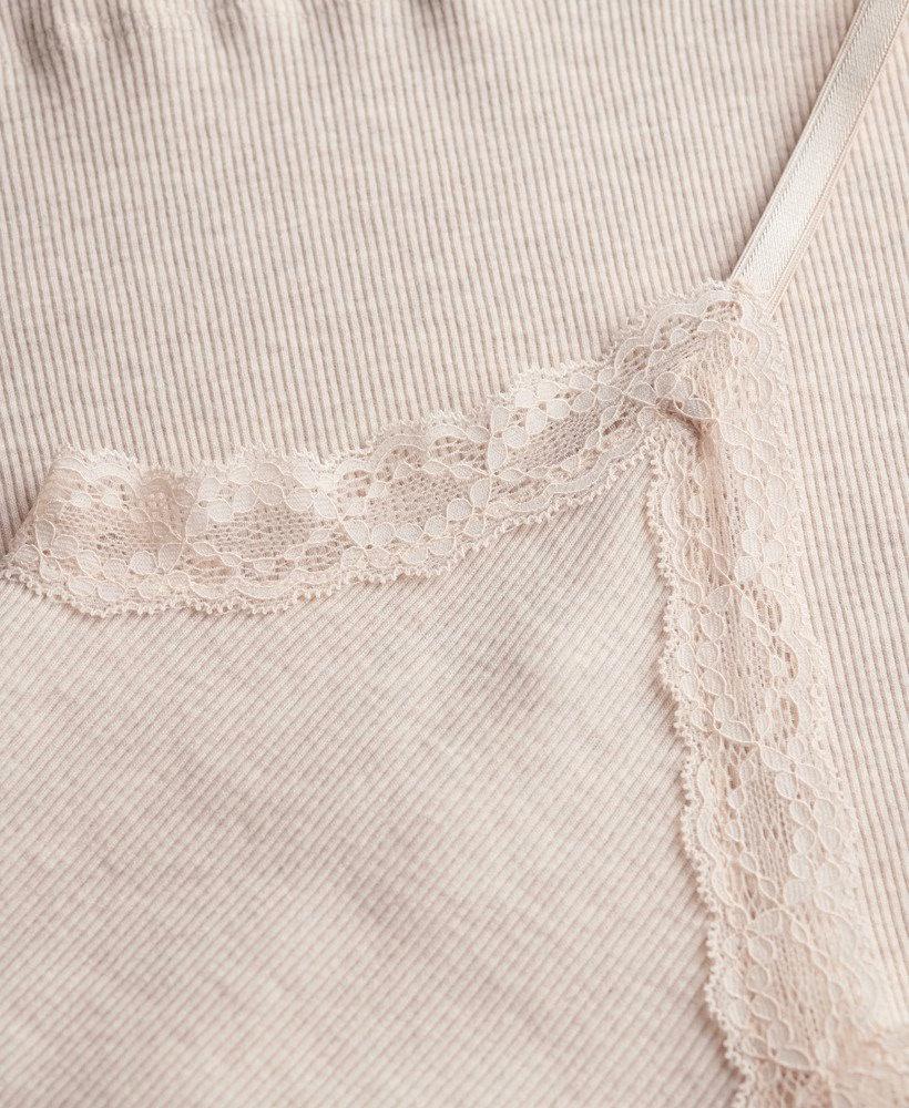 Blusa regata essencial com detalhes em renda