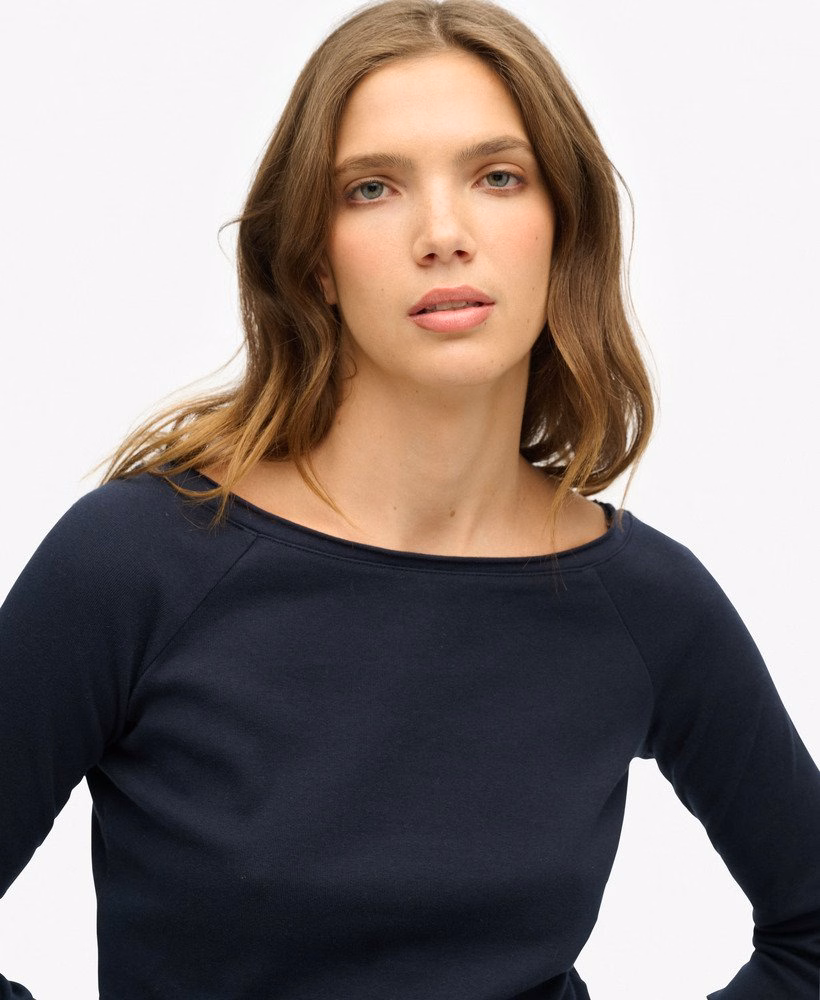 Blusa Bardot com ombros à mostra