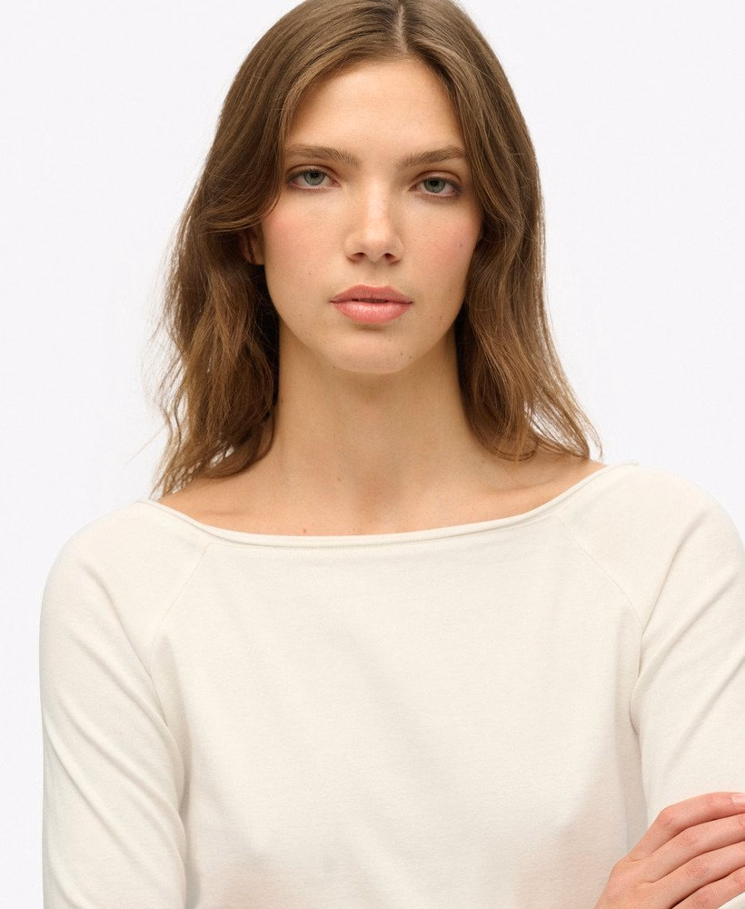 Blusa Bardot com ombros à mostra