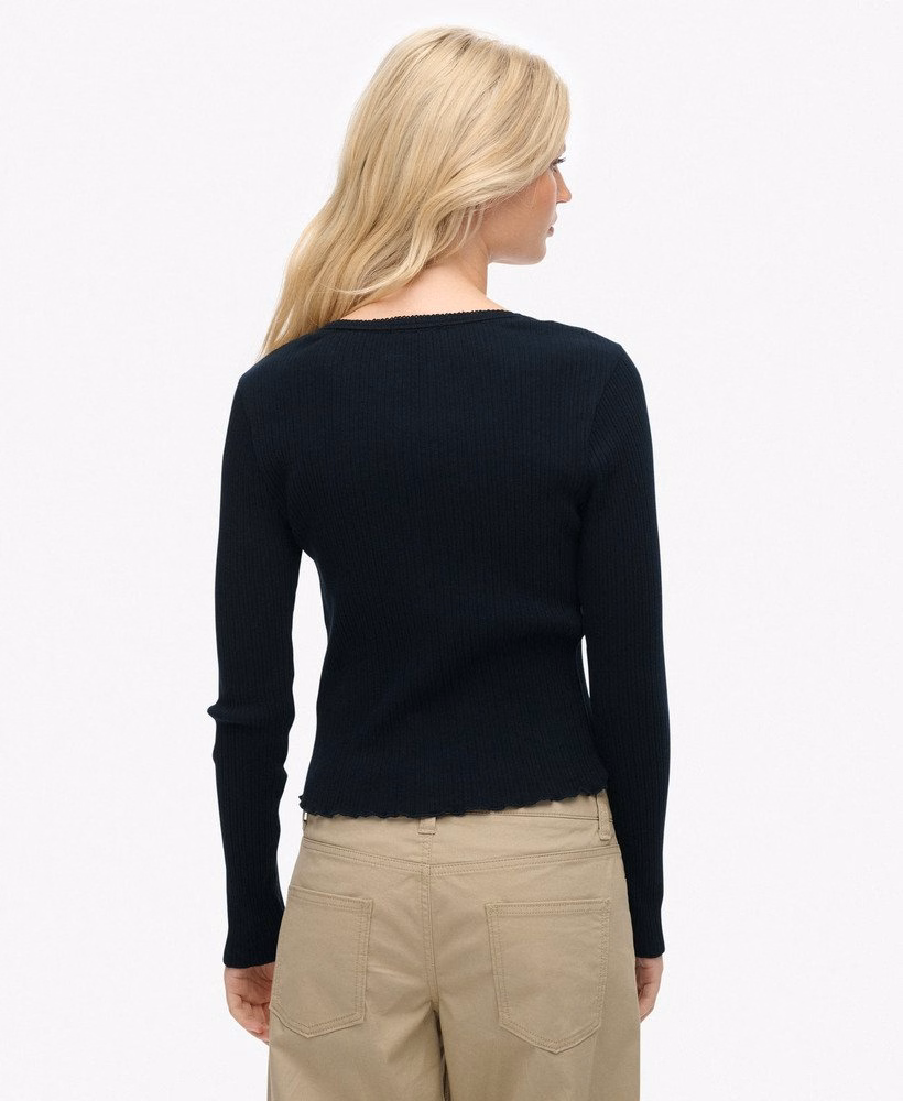 Blusa essencial de manga comprida com botões.