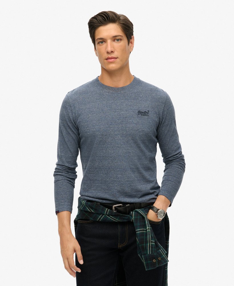blusa vintage de algodão orgânico com logo bordado na cor azul marinho mesclado.