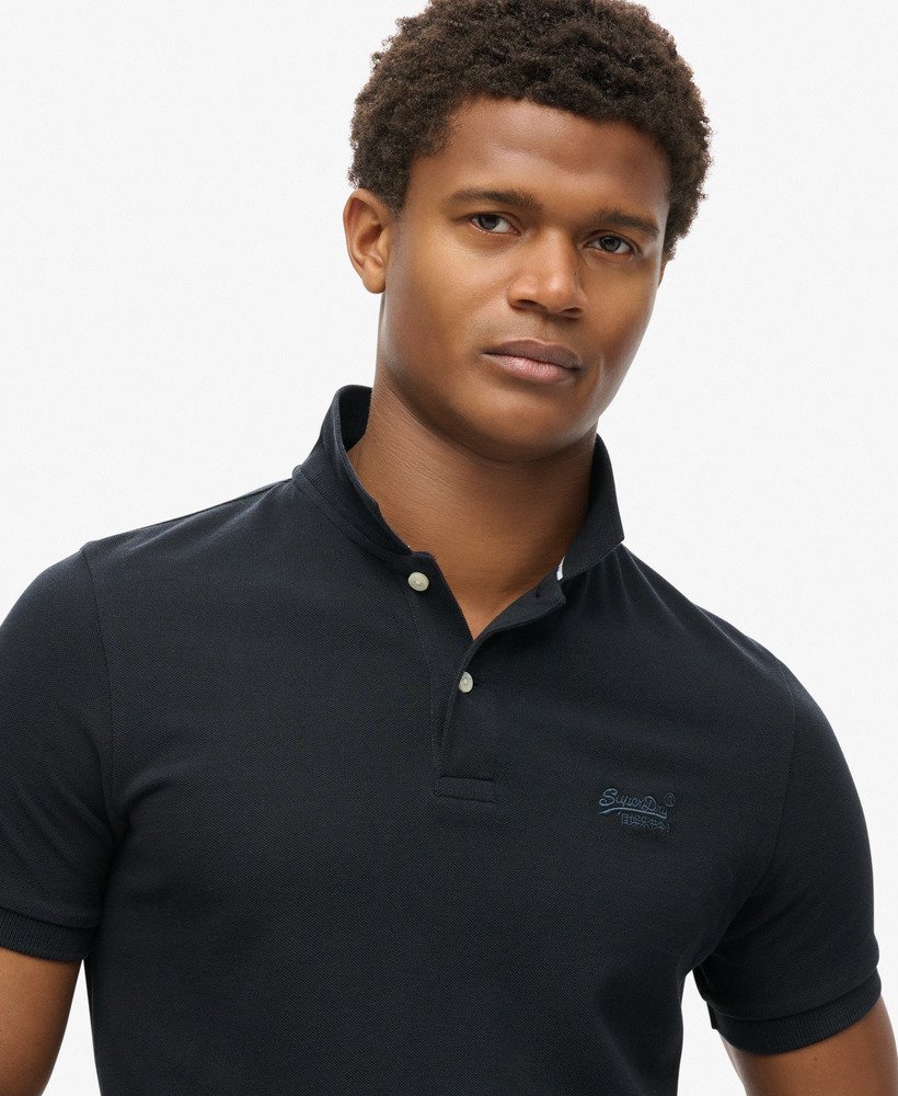 camisa polo clássica em piqué na cor azul-marinho eclipse.