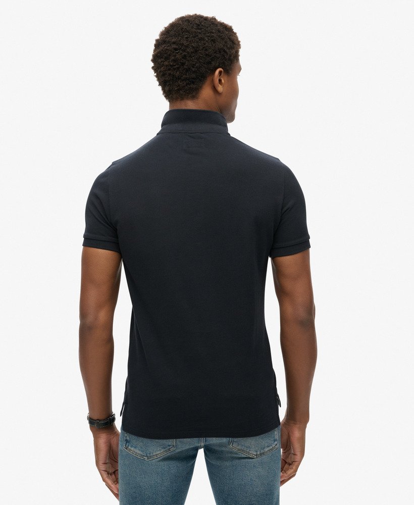 camisa polo clássica em piqué na cor azul-marinho eclipse.