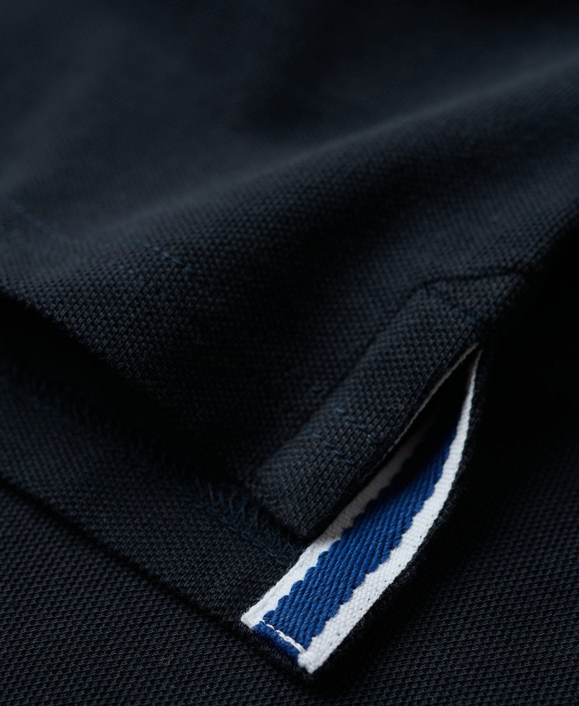 camisa polo clássica em piqué na cor azul-marinho eclipse.