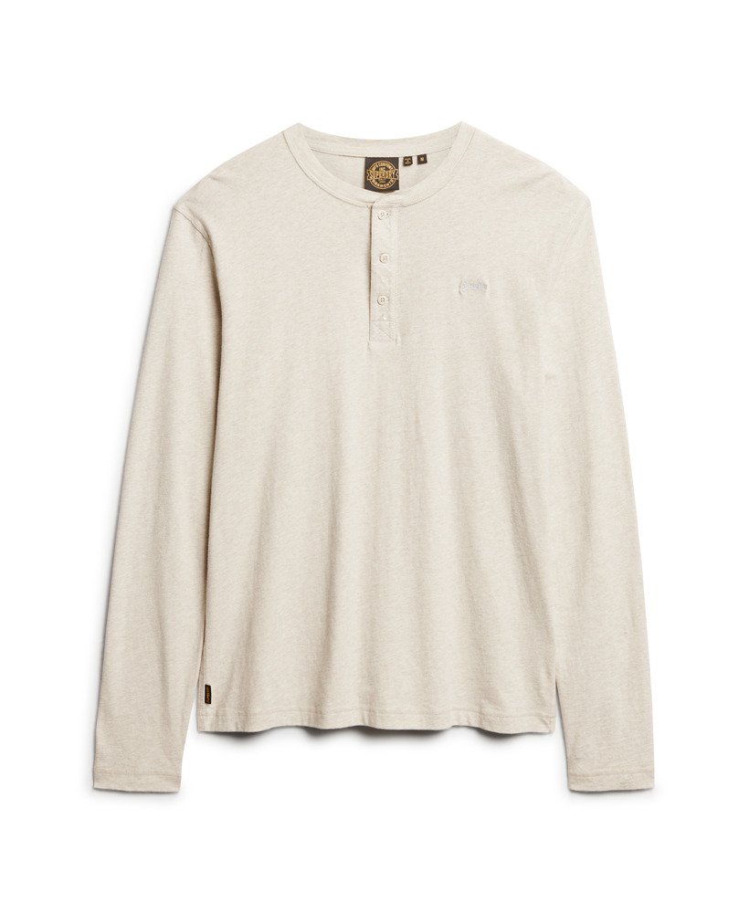 blusa vintage com bordado de logo e meio abotoamento na cor creme mesclado.
