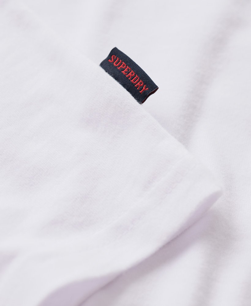 blusa de algodão orgânico com logo vintage bordado na cor optic.