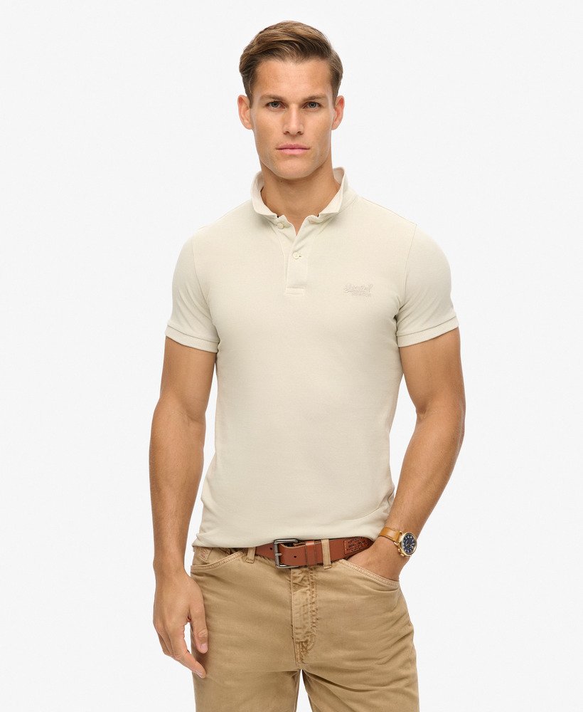 camisa polo destroyed em bege claro.