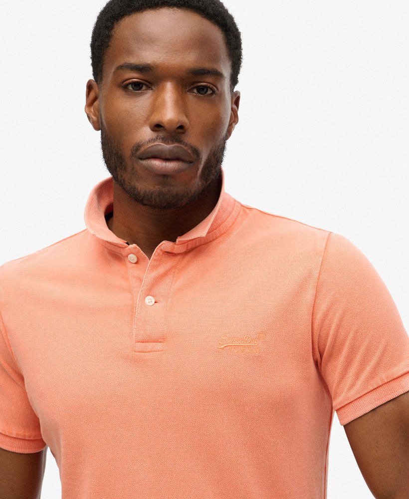 camisa polo destroyed na cor coral sunburst.
