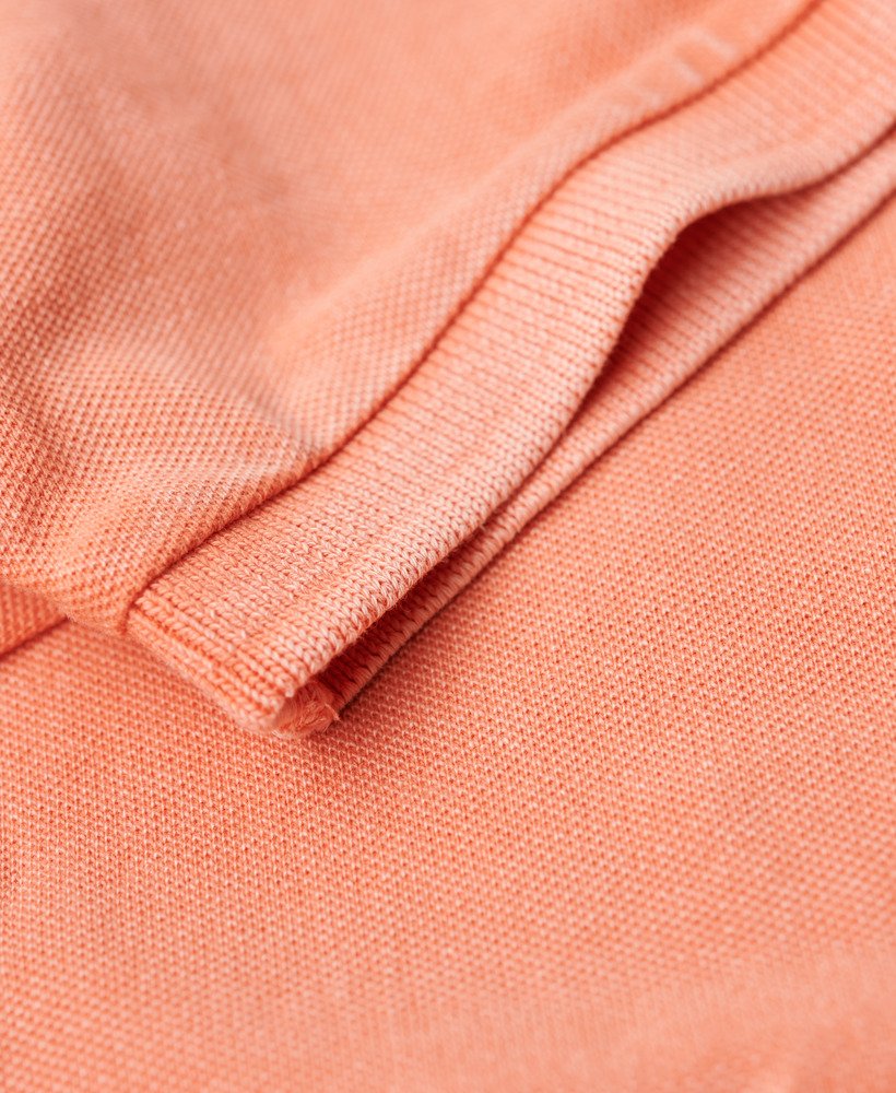 camisa polo destroyed na cor coral sunburst.