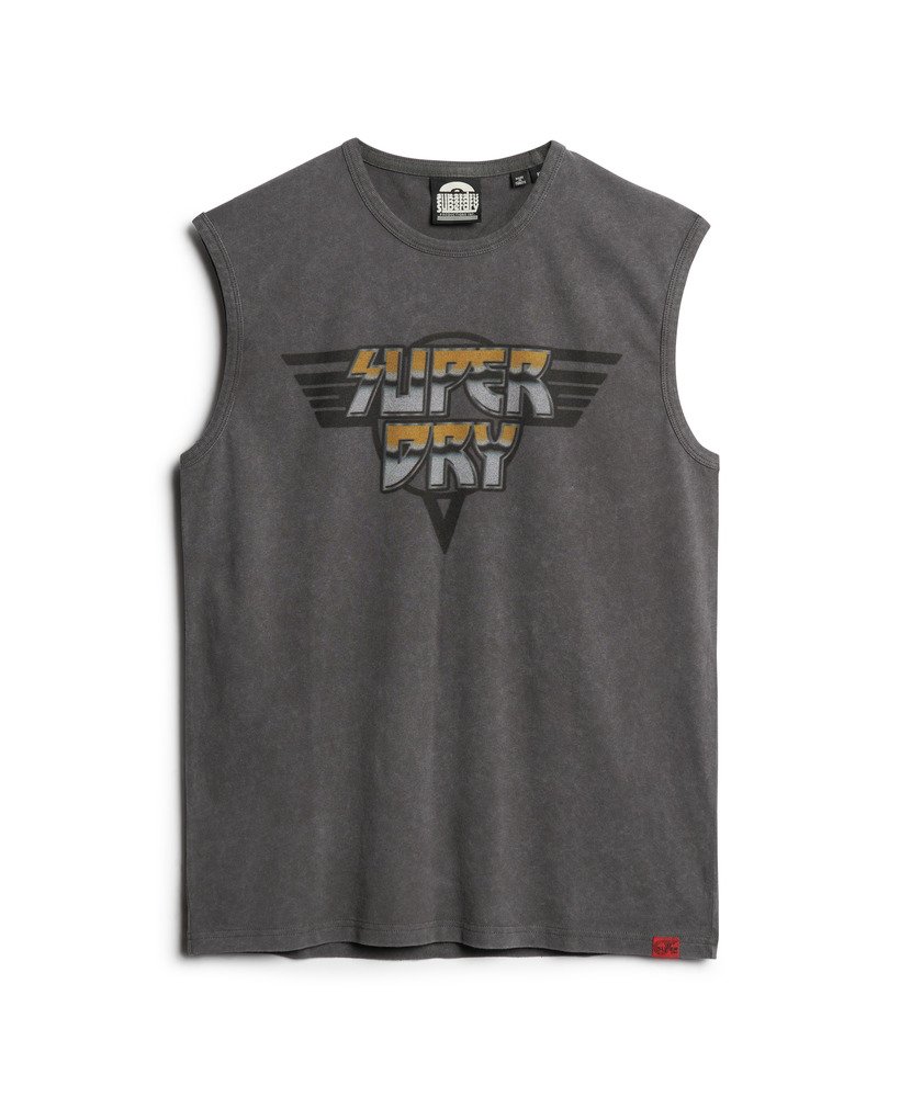 camiseta regata com estampa de banda de rock na cor cinza carvão.