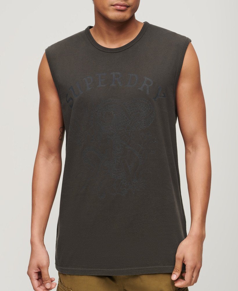 regata com estampa de tatuagem na cor preto vintage