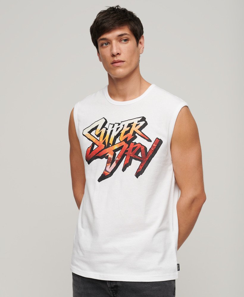 camiseta regata com logo fotográfico em estampa óptica.
