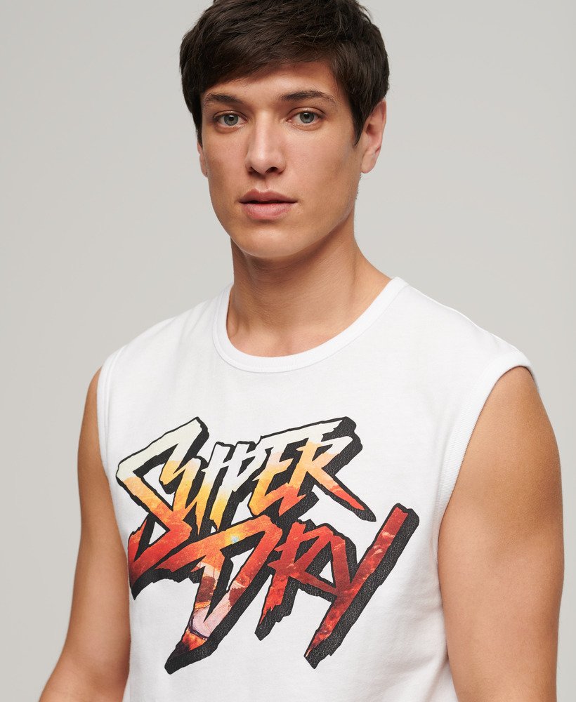 camiseta regata com logo fotográfico em estampa óptica.