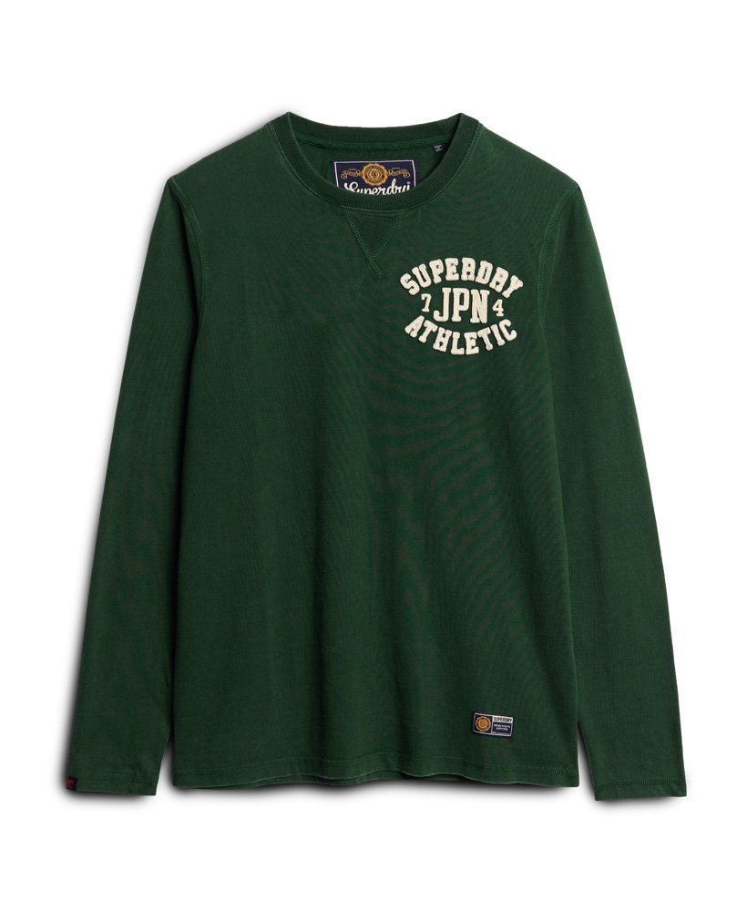 camiseta vintage esportiva de manga comprida na cor verde esmalte.