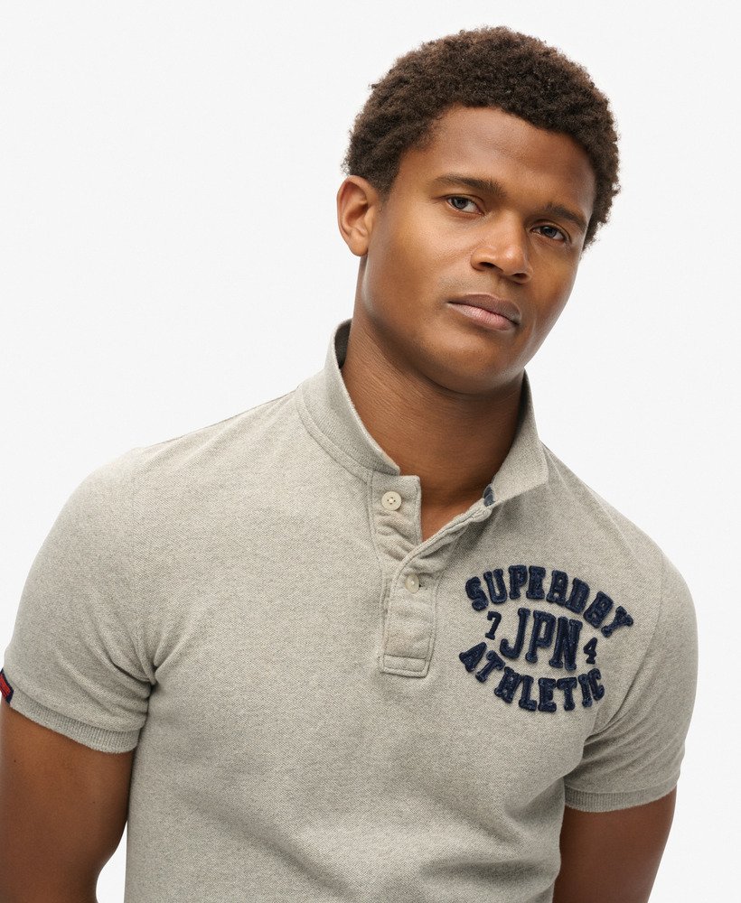 camisa polo esportiva vintage em cinza mescla claro