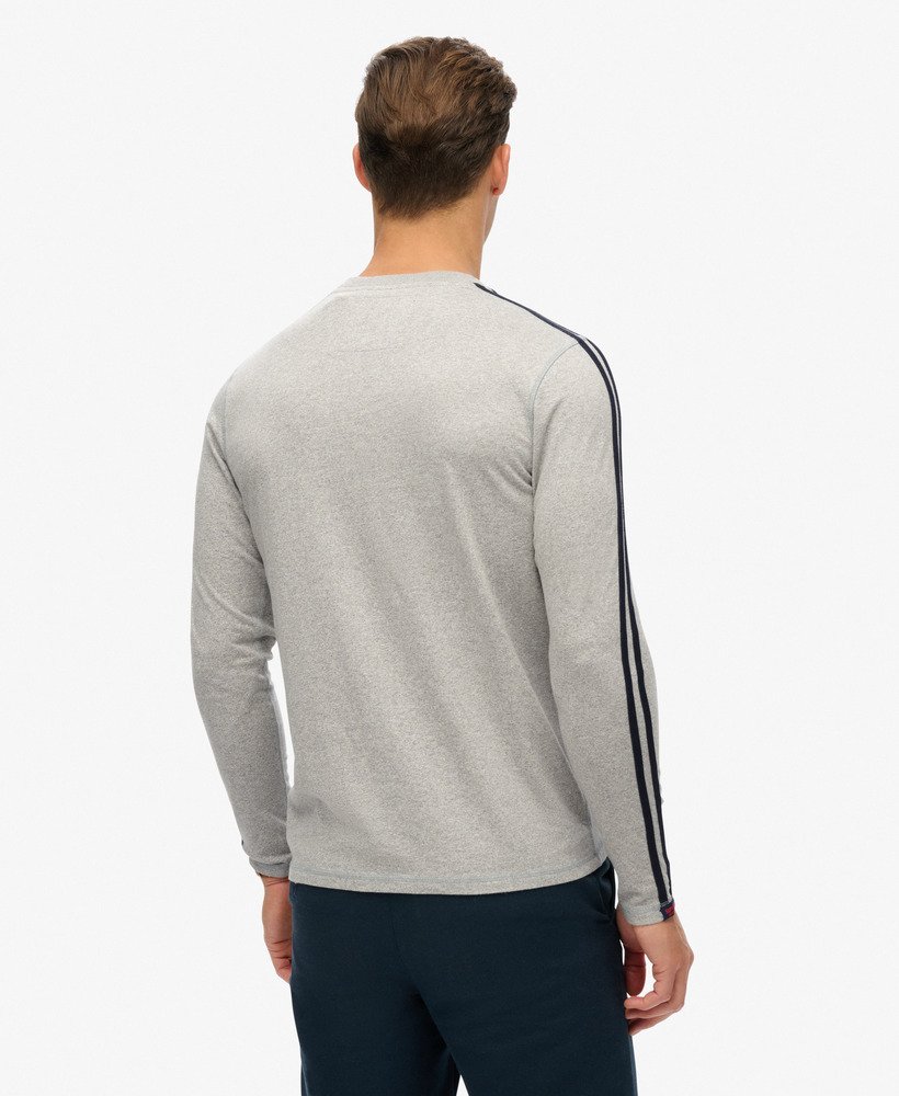 camiseta listrada de manga comprida estilo vintage para atividades esportivas na cor cinza mescla claro vintage.