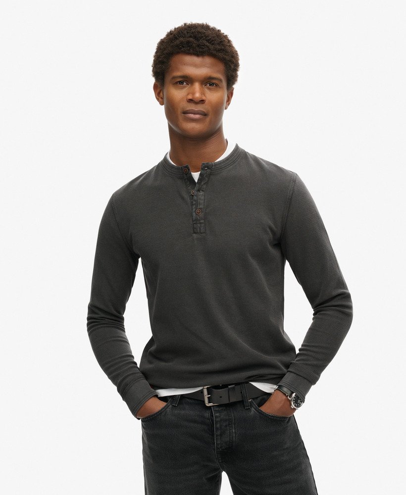 top estilo avô com textura vintage em preto lavado