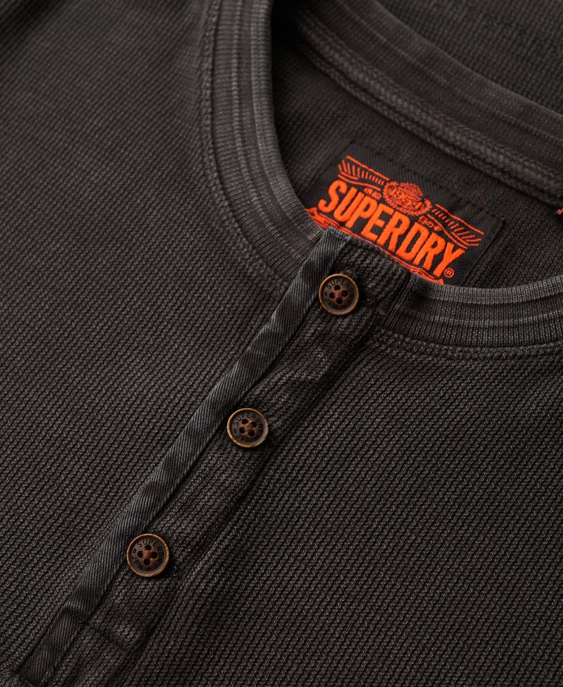 top estilo avô com textura vintage em preto lavado