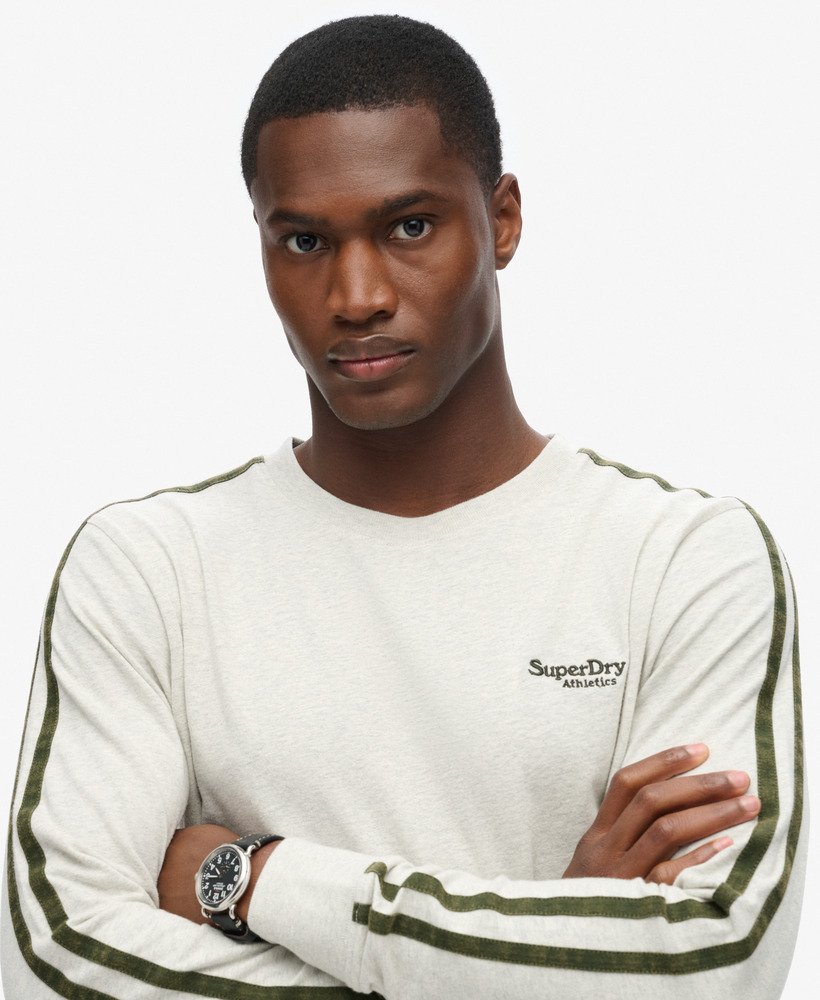 blusa de manga comprida retrô com logo essencial na cor cinza-claro grindle.