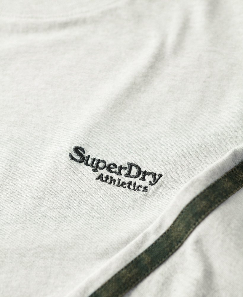 blusa de manga comprida retrô com logo essencial na cor cinza-claro grindle.
