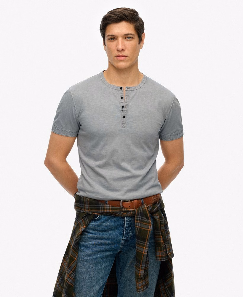 Camisa Henley de manga curta em malha texturizada