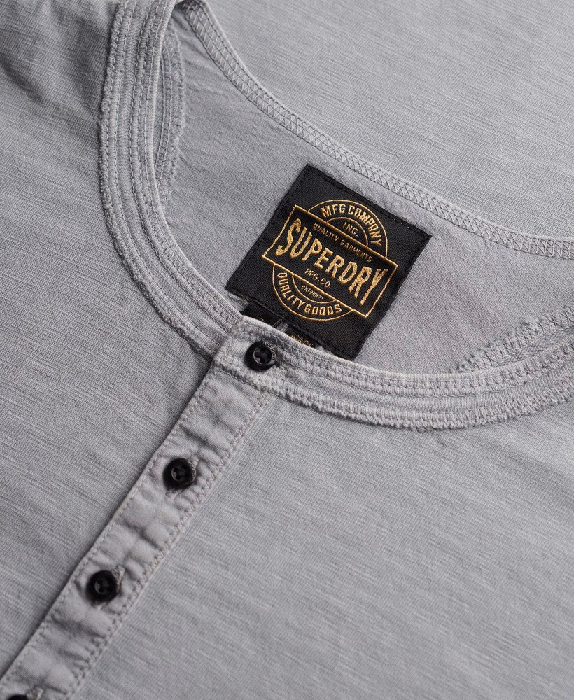 Camisa Henley de manga curta em malha texturizada
