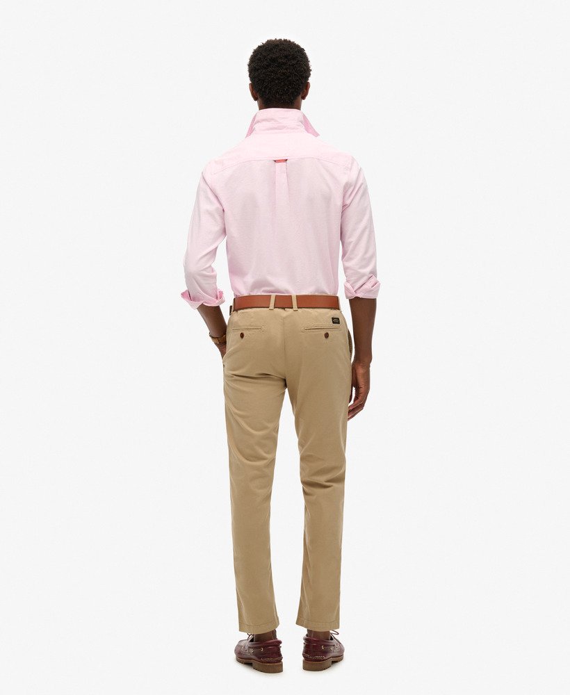 calça chino slim fit na cor stonewash