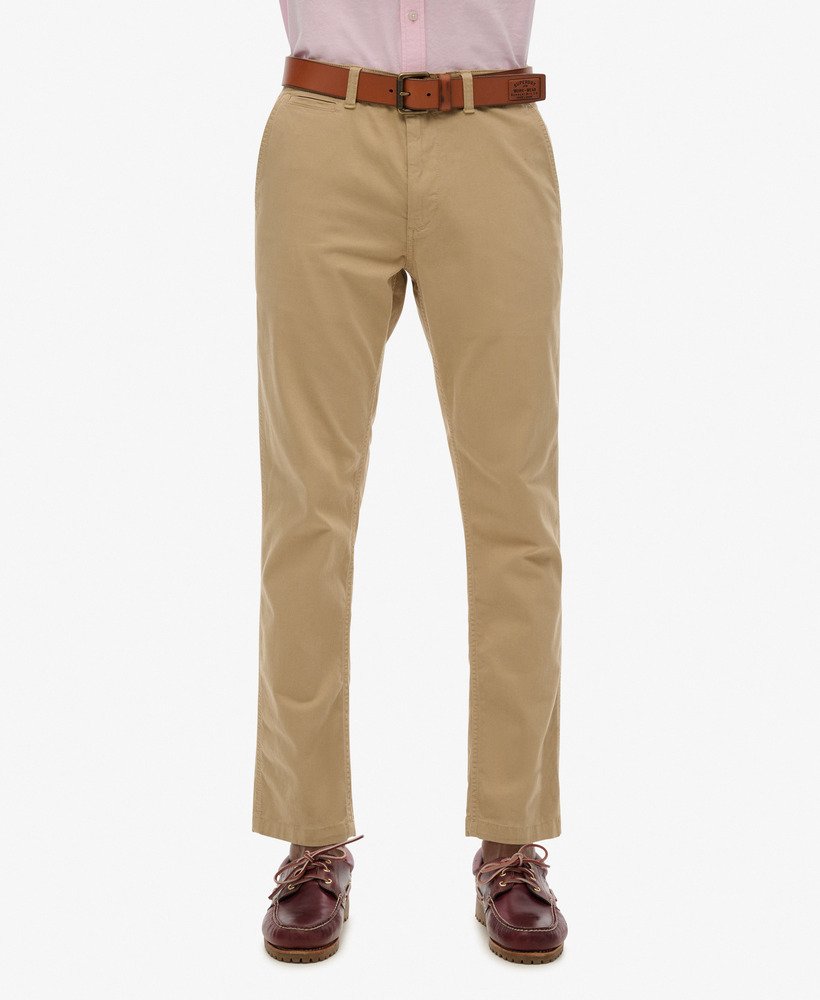 calça chino slim fit na cor stonewash