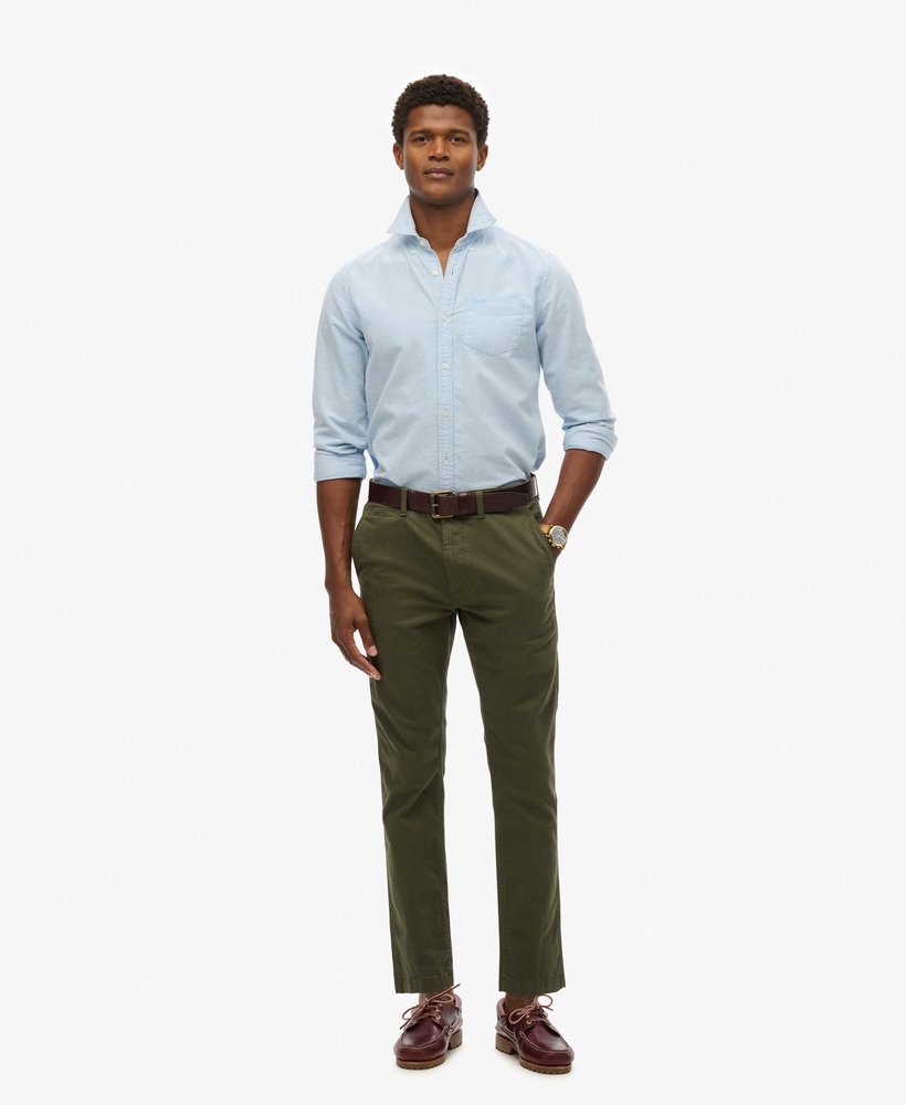 calça chino slim fit na cor verde-oliva da surplus goods