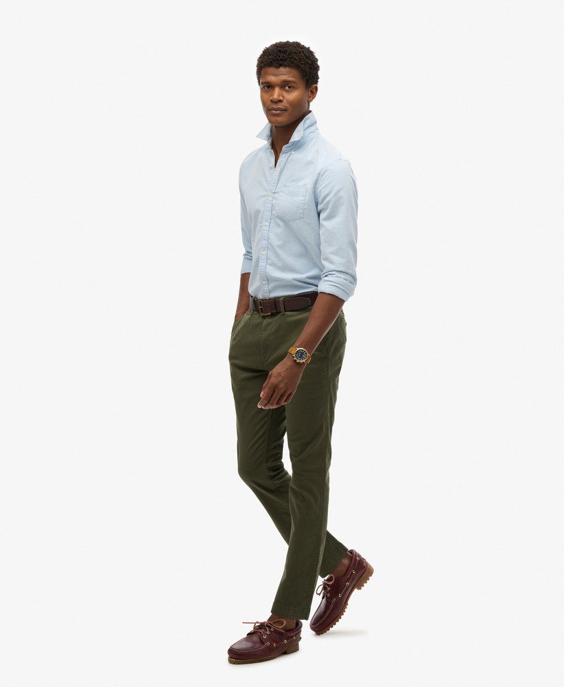 calça chino slim fit na cor verde-oliva da surplus goods