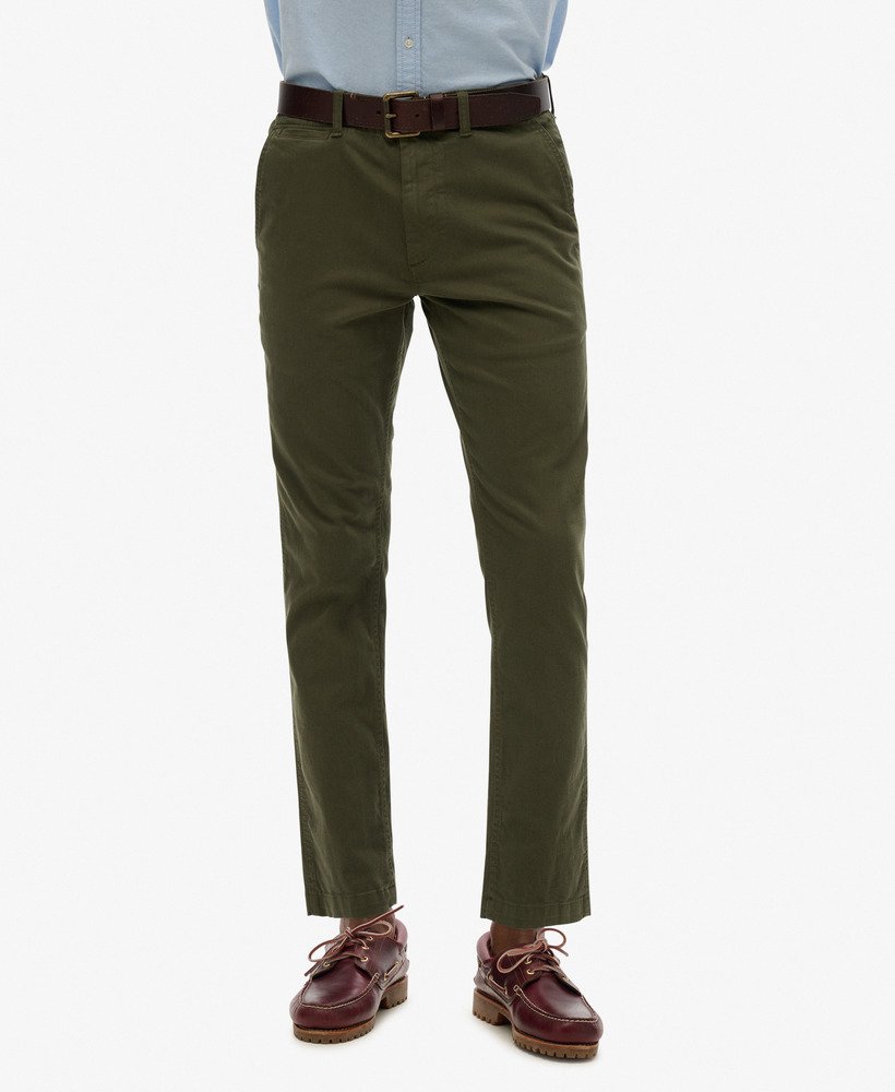 calça chino slim fit na cor verde-oliva da surplus goods
