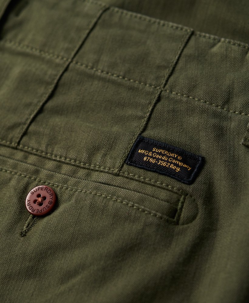 calça chino slim fit na cor verde-oliva da surplus goods