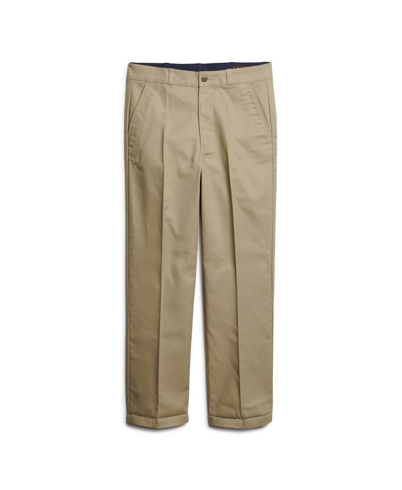 calças chino retas em tom marrom taupe com lavagem stonewash