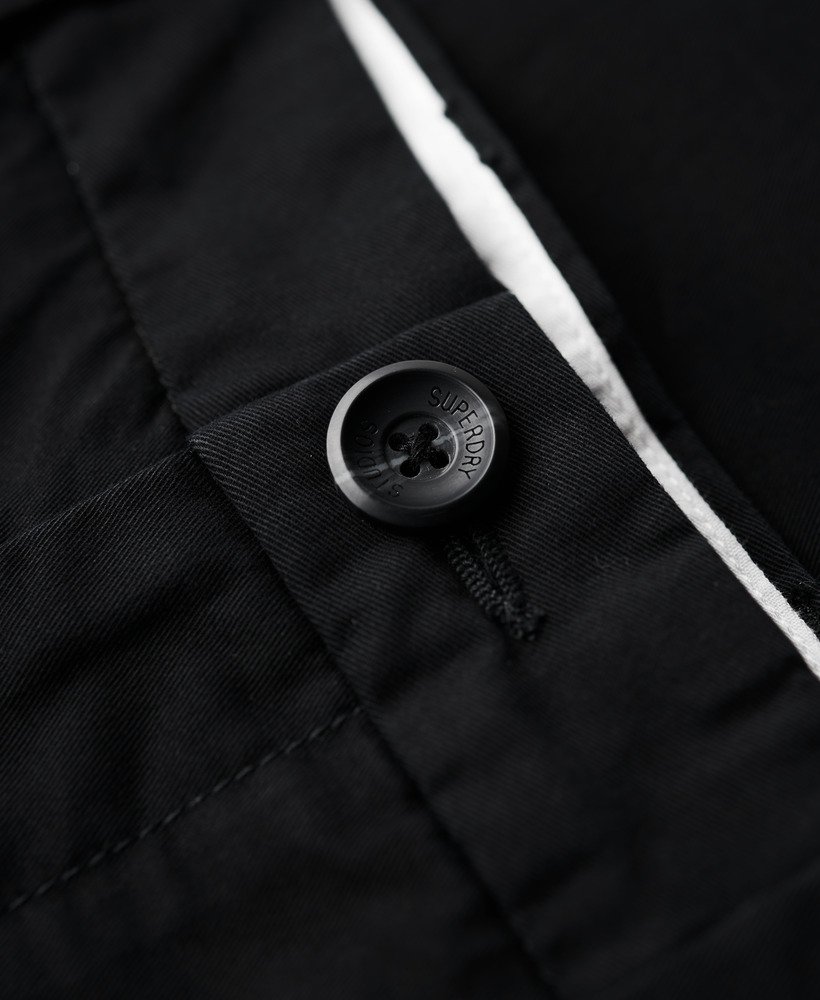 calça chino slim tapered stretch na cor preta.