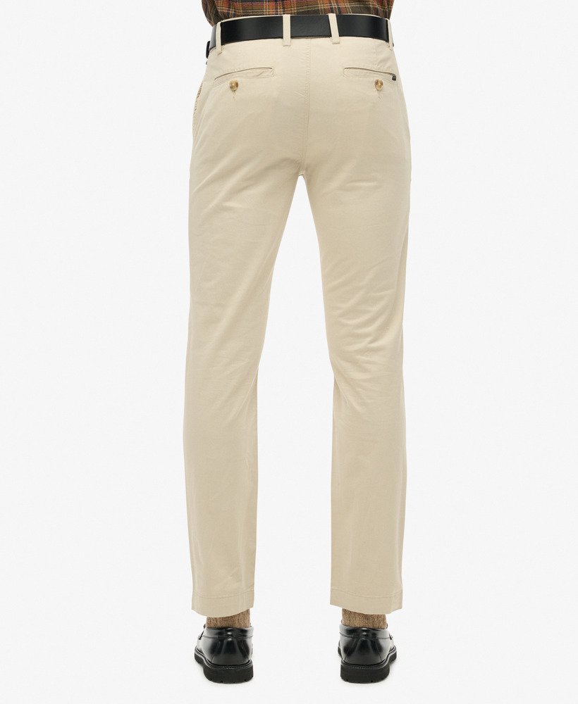 calças chino slim tapered stretch na cor bege pelicano.