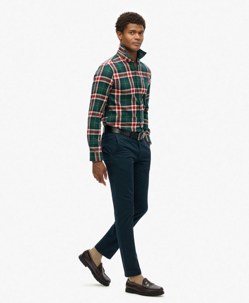 calça chino slim tapered stretch na cor azul marinho eclipse.