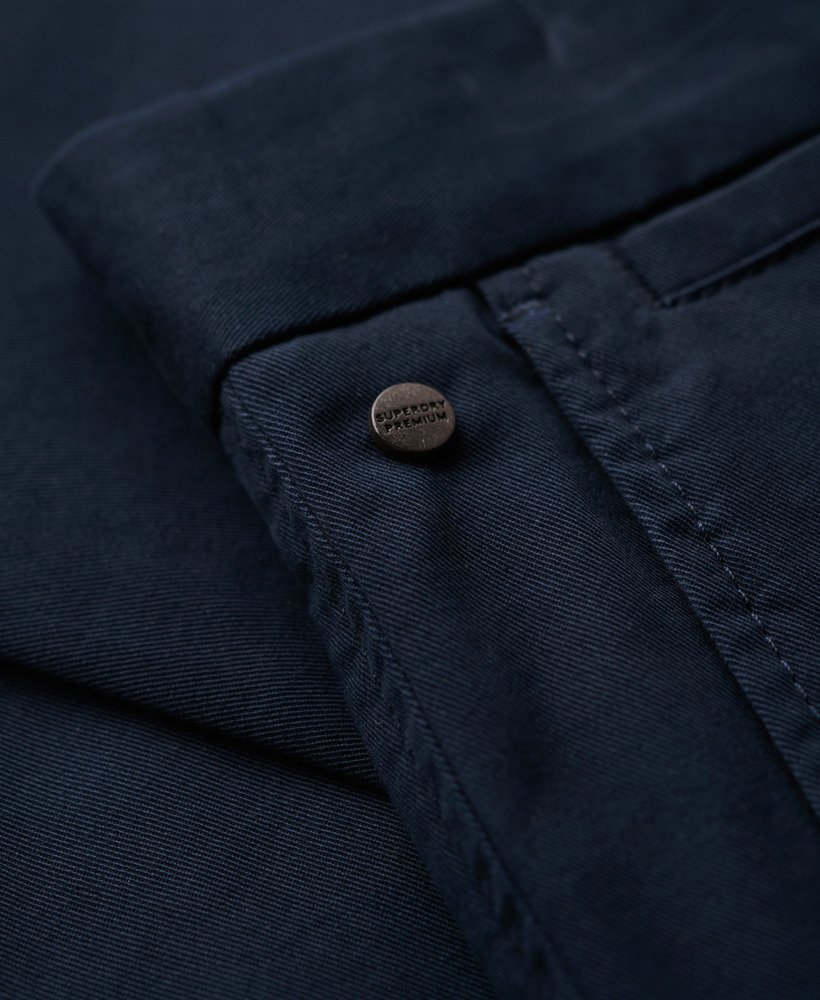 calça chino slim tapered stretch na cor azul marinho eclipse.