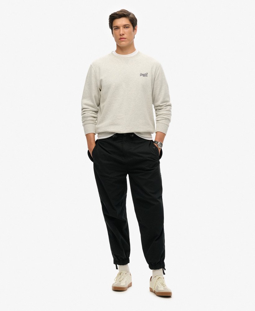 calça masculina de algodão orgânico com aderência tipo paraquedas na cor preta.