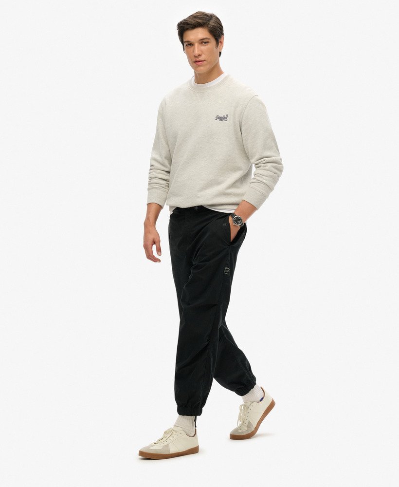 calça masculina de algodão orgânico com aderência tipo paraquedas na cor preta.