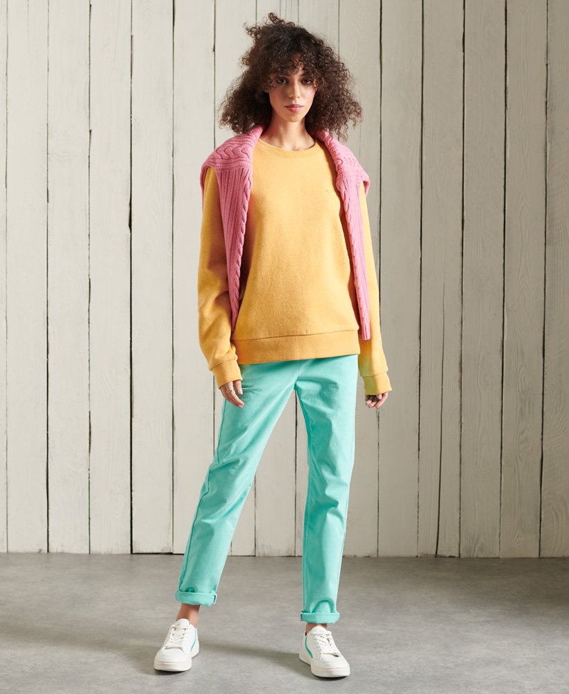 calça chino slim na cor turquesa fluorescente.
