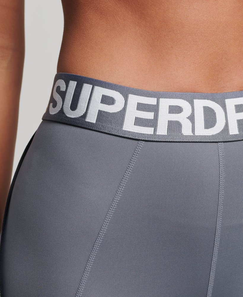 calça legging elástica justa da marca train na cor cinza folkstone.